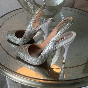 Badgley Mischka sling  back pumps in gold & silver